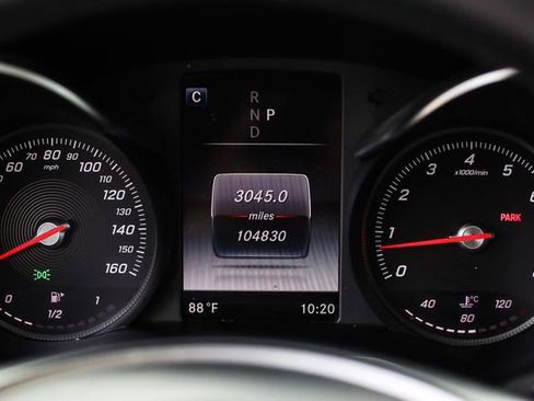 Used 2017 Mercedes-Benz GLC 300 4MATIC image 32