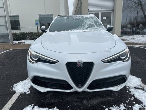 Used 2023 Alfa Romeo Stelvio Veloce image 2