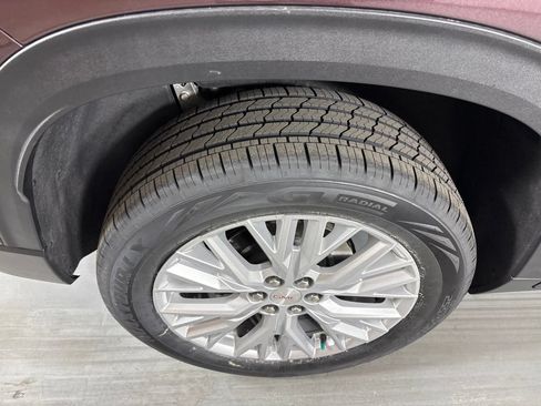 Certified 2024 GMC Acadia Elevation AWD/4WD image 12