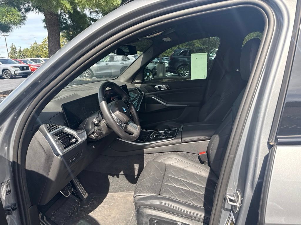 Used 2025 BMW X5 xDrive40i w/ M Sport Package AWD/4WD image 15