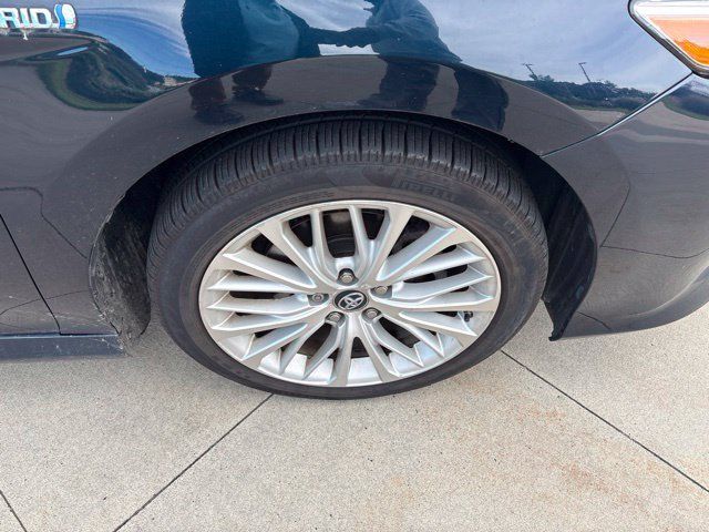 Used 2018 Toyota Camry XLE FWD image 9