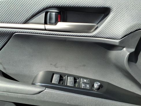 Used 2025 Toyota Camry SE image 6