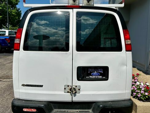Used 2017 Chevrolet Express 2500 RWD image 4