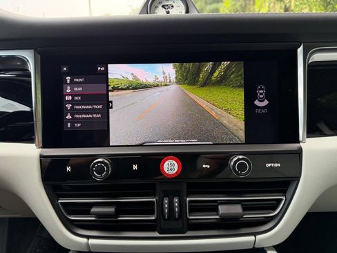 Certified 2026 Porsche Macan AWD/4WD image 11