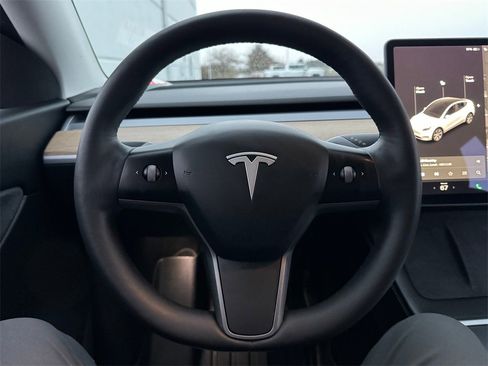 Used 2021 Tesla Model Y Long Range image 13