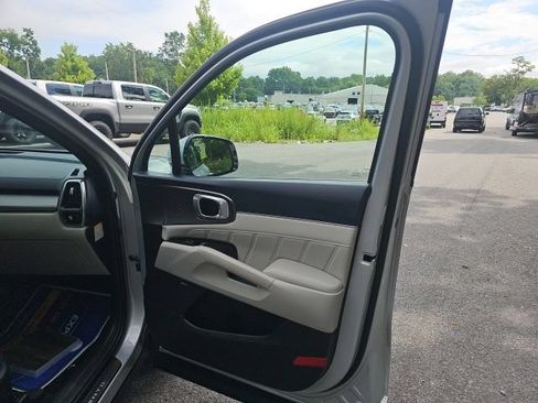 Used 2022 Kia Sorento SX Prestige w/ Panoramic Sunroof Package AWD/4WD image 11