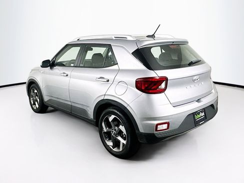 Used 2025 Hyundai Venue SEL FWD image 5