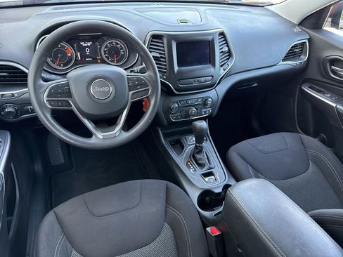 Used 2021 Jeep Cherokee Latitude FWD image 16