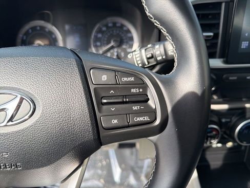 Used 2022 Hyundai Venue SEL w/ Cargo Package image 18