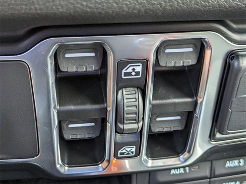 New 2024 Jeep Gladiator Sport image 21