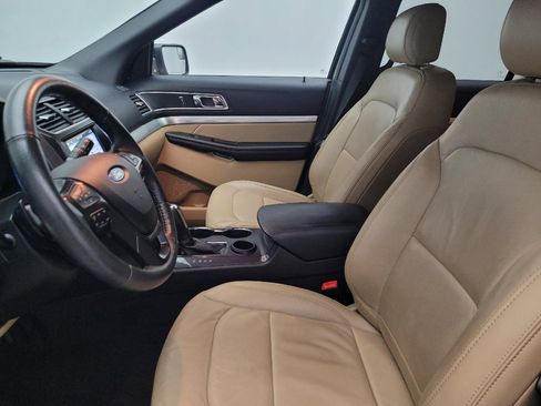 Used 2017 Ford Explorer XLT w/ Equipment Group 202A FWD image 17
