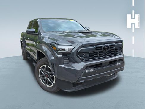 Used 2025 Toyota Tacoma TRD Sport w/ TRD Sport Upgrade Package RWD image 1