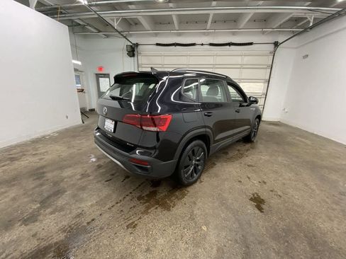 Used 2022 Volkswagen Taos S image 6