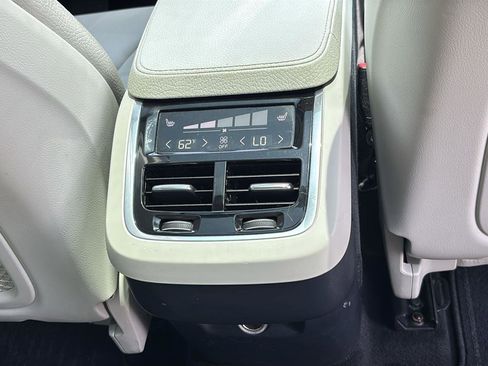 Used 2017 Volvo XC90 T6 Momentum w/ Vision Package AWD/4WD image 25