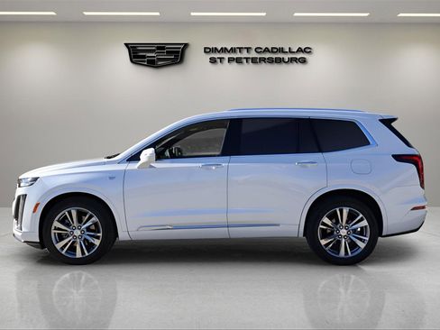 Used 2023 Cadillac XT6 Premium Luxury image 2