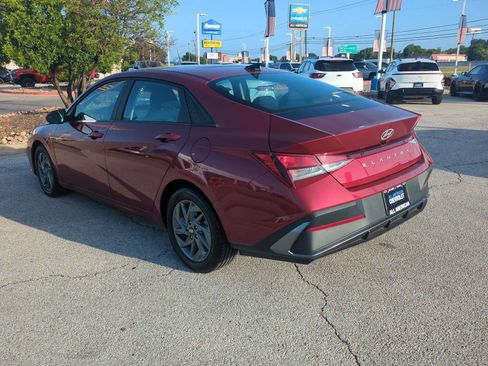 Used 2024 Hyundai Elantra SEL FWD image 6