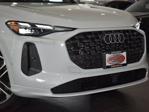 Used 2025 Audi Q5 Premium AWD/4WD image 2