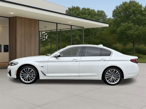 Certified 2023 BMW 530e w/ Convenience Package image 12