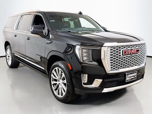 Used 2023 GMC Yukon XL Denali AWD/4WD image 3