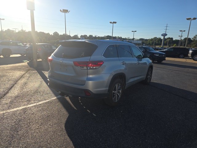 Used 2018 Toyota Highlander XLE FWD image 3