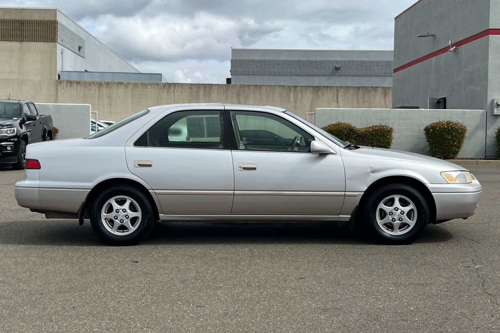 Used 1997 Toyota Camry LE w/ Leather Trim Pkg FWD image 6