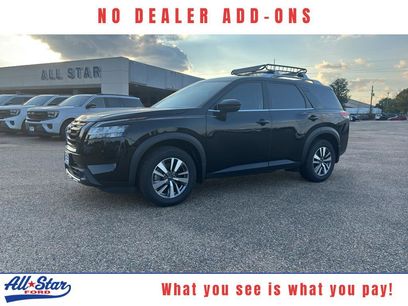 Used 2023 Nissan Pathfinder SL w/ Lighting Package (N92)