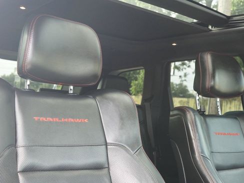Used 2021 Jeep Grand Cherokee Trailhawk w/ Trailhawk Luxury Group AWD/4WD image 30