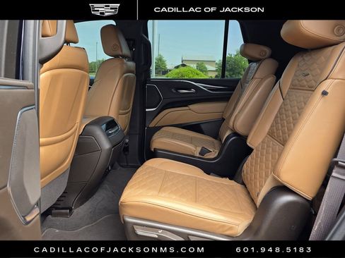 Certified 2023 Cadillac Escalade Premium Luxury AWD/4WD image 23