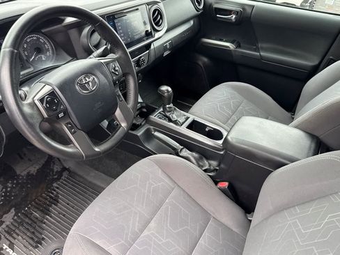 Used 2018 Toyota Tacoma TRD Sport w/ Technology Package RWD image 10