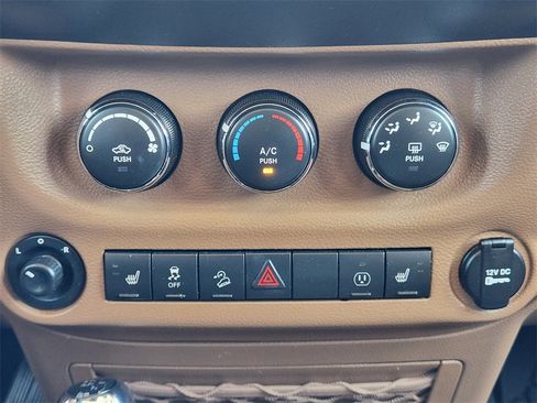 Used 2017 Jeep Wrangler Unlimited Sahara w/ Connectivity Group image 20