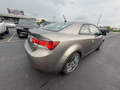 Used 2010 Kia Forte Koup SX FWD image 3