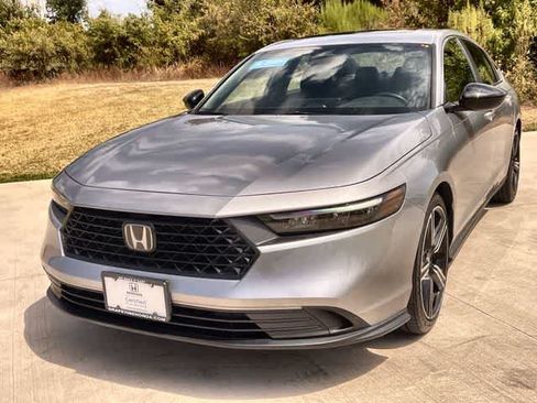 Used 2025 Honda Accord Sport image 2