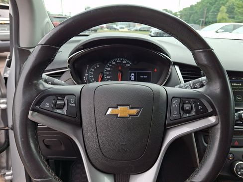 Used 2019 Chevrolet Trax LT w/ LT Convenience Package AWD/4WD image 19