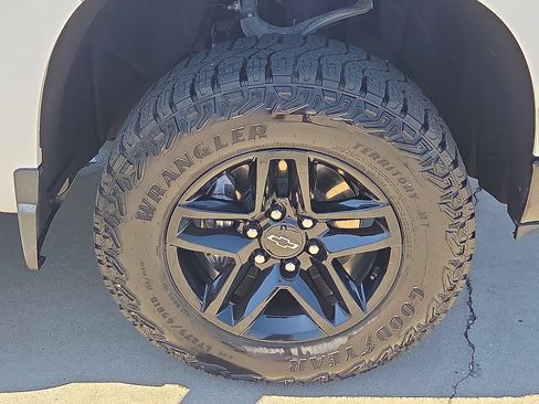 Used 2025 Chevrolet Silverado 1500 Custom Trail Boss AWD/4WD image 7