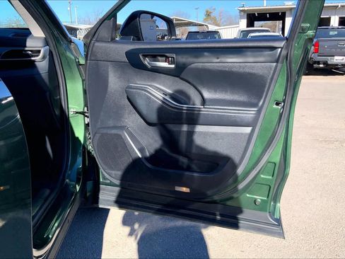 Used 2023 Toyota Highlander XLE image 22