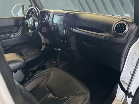 Used 2018 Jeep Wrangler Unlimited Sahara AWD/4WD image 25