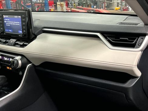 Used 2020 Toyota RAV4 XLE w/ Convenience Package image 17