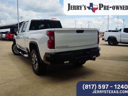 Used 2022 Chevrolet Silverado 2500 LT w/ Convenience Package AWD/4WD image 4