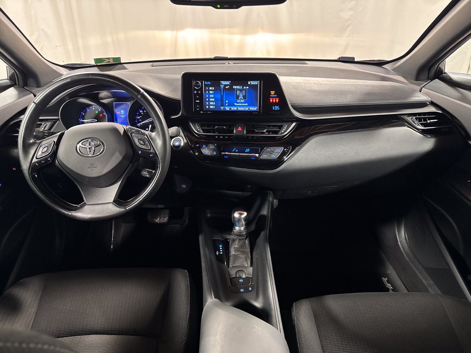 Used 2018 Toyota C-HR XLE FWD image 4