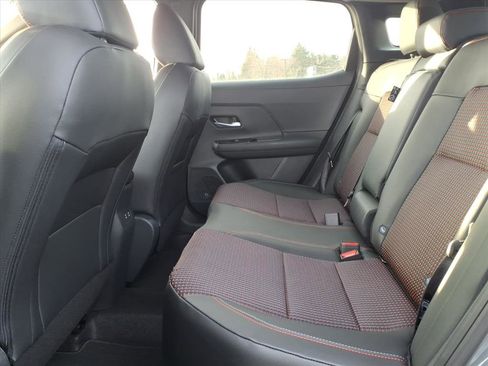 New 2026 Nissan Kicks SR w/ Cold Weather Package image 7