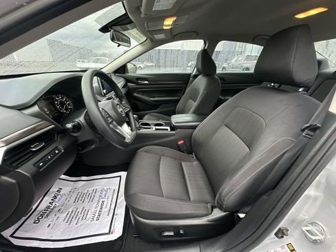 Used 2024 Nissan Altima 2.5 SV image 11