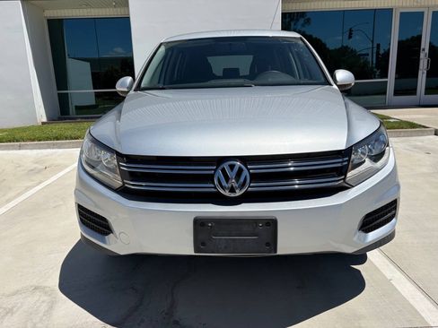 Used 2017 Volkswagen Tiguan Limited w/ Alloy Wheels Package FWD image 2