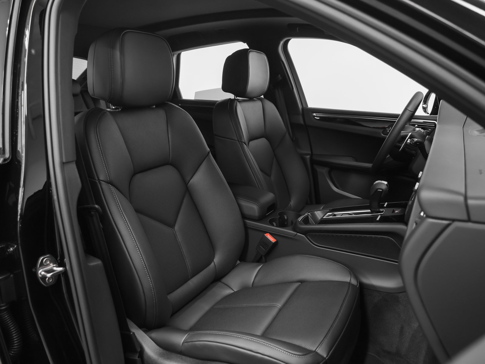 Certified 2026 Porsche Macan AWD/4WD image 22