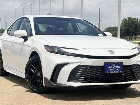 Used 2026 Toyota Camry SE w/ Multimedia Upgrade Package FWD image 2