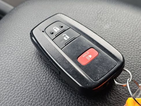 Used 2023 Toyota RAV4 XLE image 32