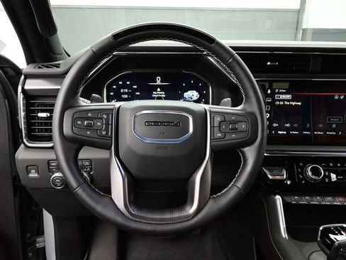 Used 2025 GMC Sierra 1500 Denali Ultimate AWD/4WD image 8