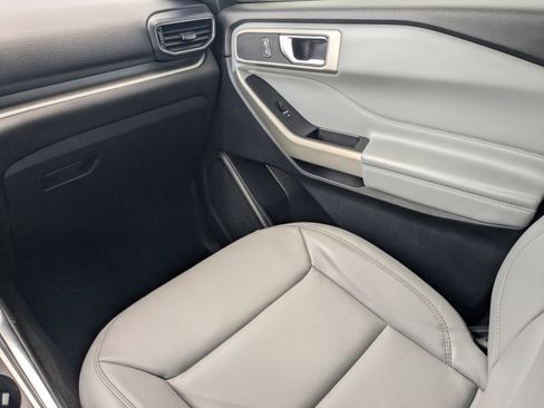 Used 2021 Ford Explorer XLT w/ Equipment Group 202A image 22