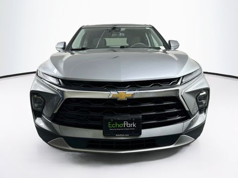 Used 2025 Chevrolet Blazer LT FWD image 2