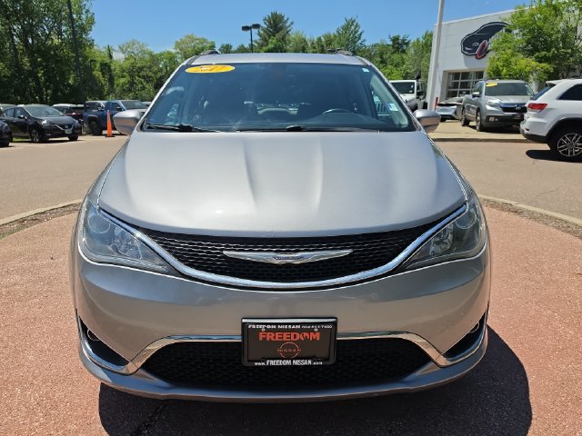 Used 2017 Chrysler Pacifica Touring-L FWD image 8