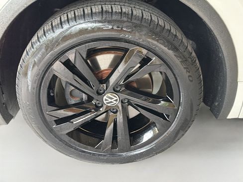 Certified 2024 Volkswagen Tiguan SE R-Line FWD image 42